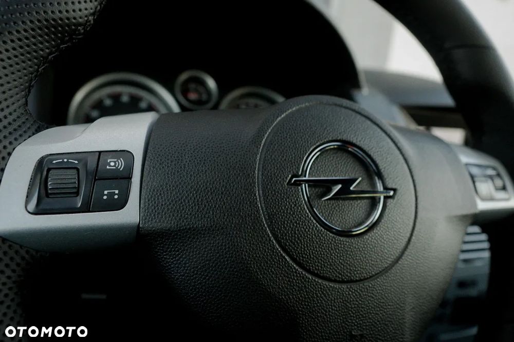Opel Astra III GTC 1.8 Sport - 17