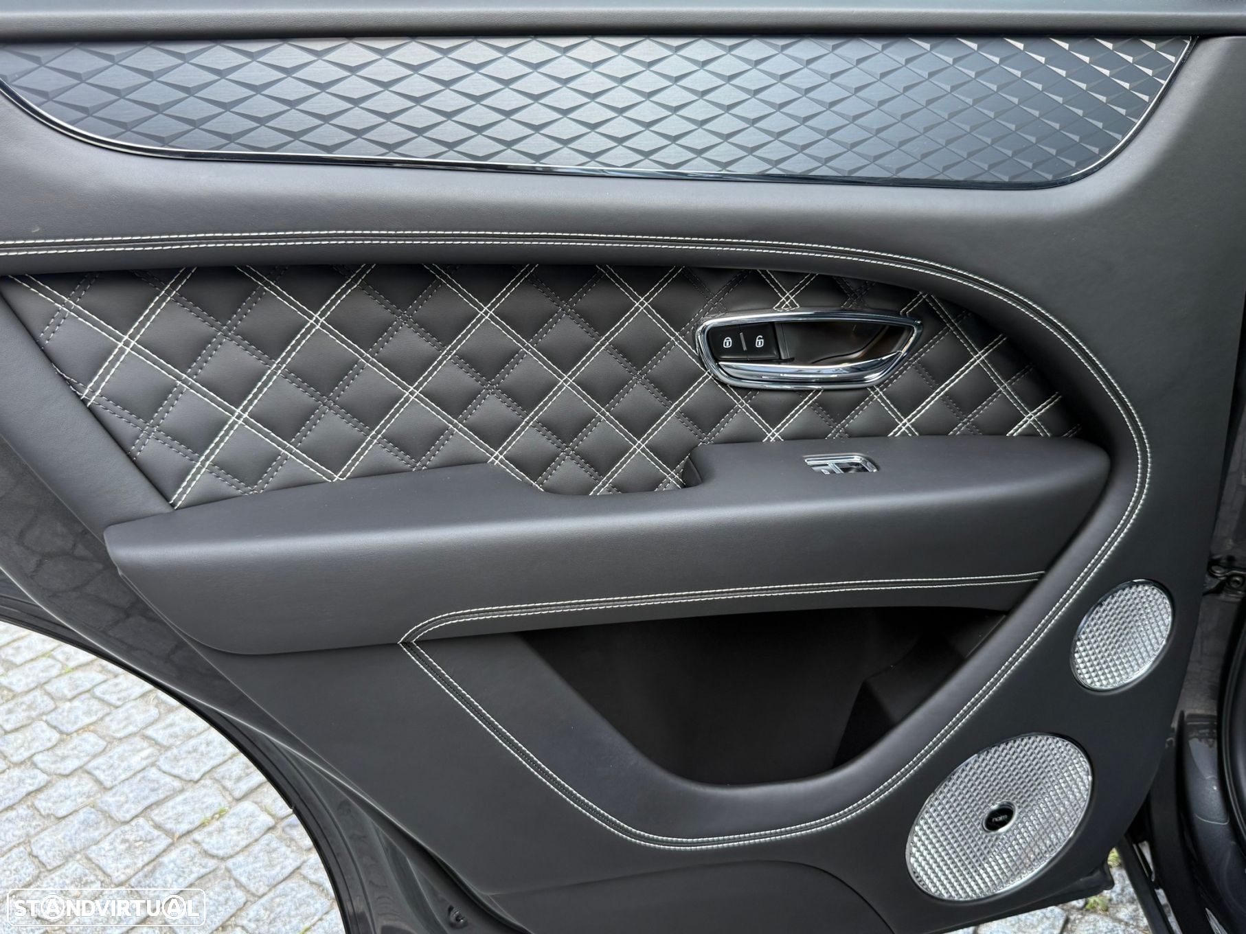 Bentley Bentayga V8 Atelier Edition - 39