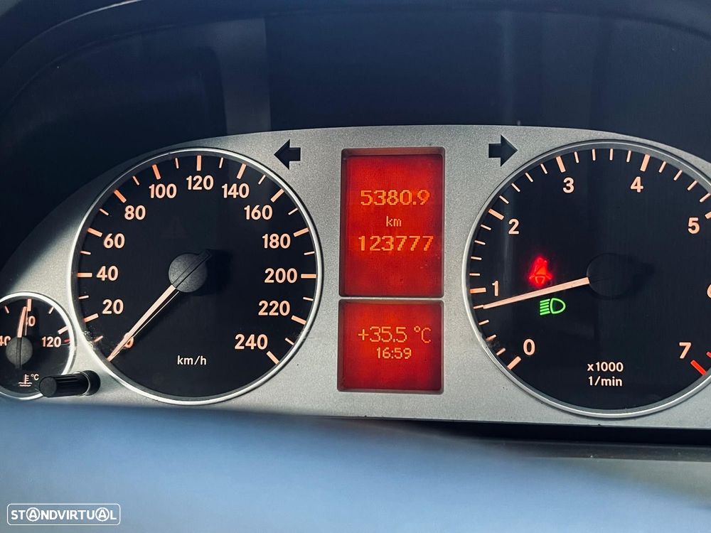Mercedes-Benz B 150 Standard - 23