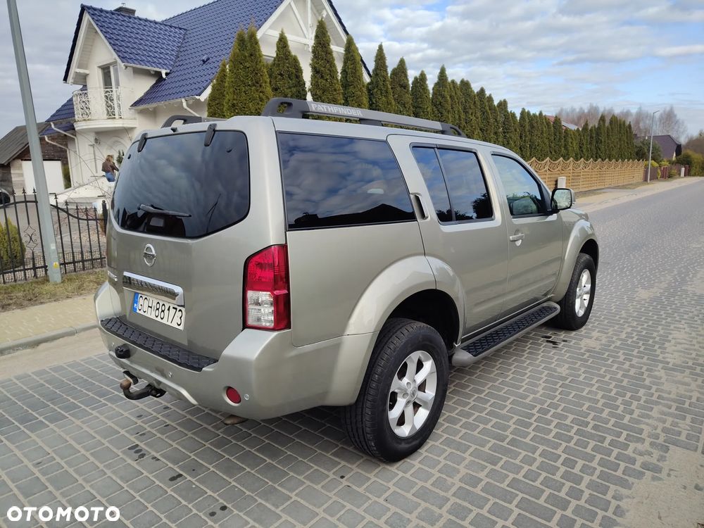 Nissan Pathfinder 2.5 DCi SE - 10