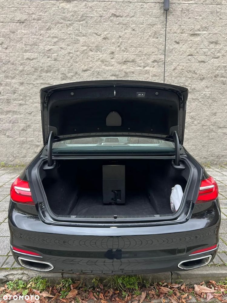 BMW Seria 7 750Li xDrive - 19
