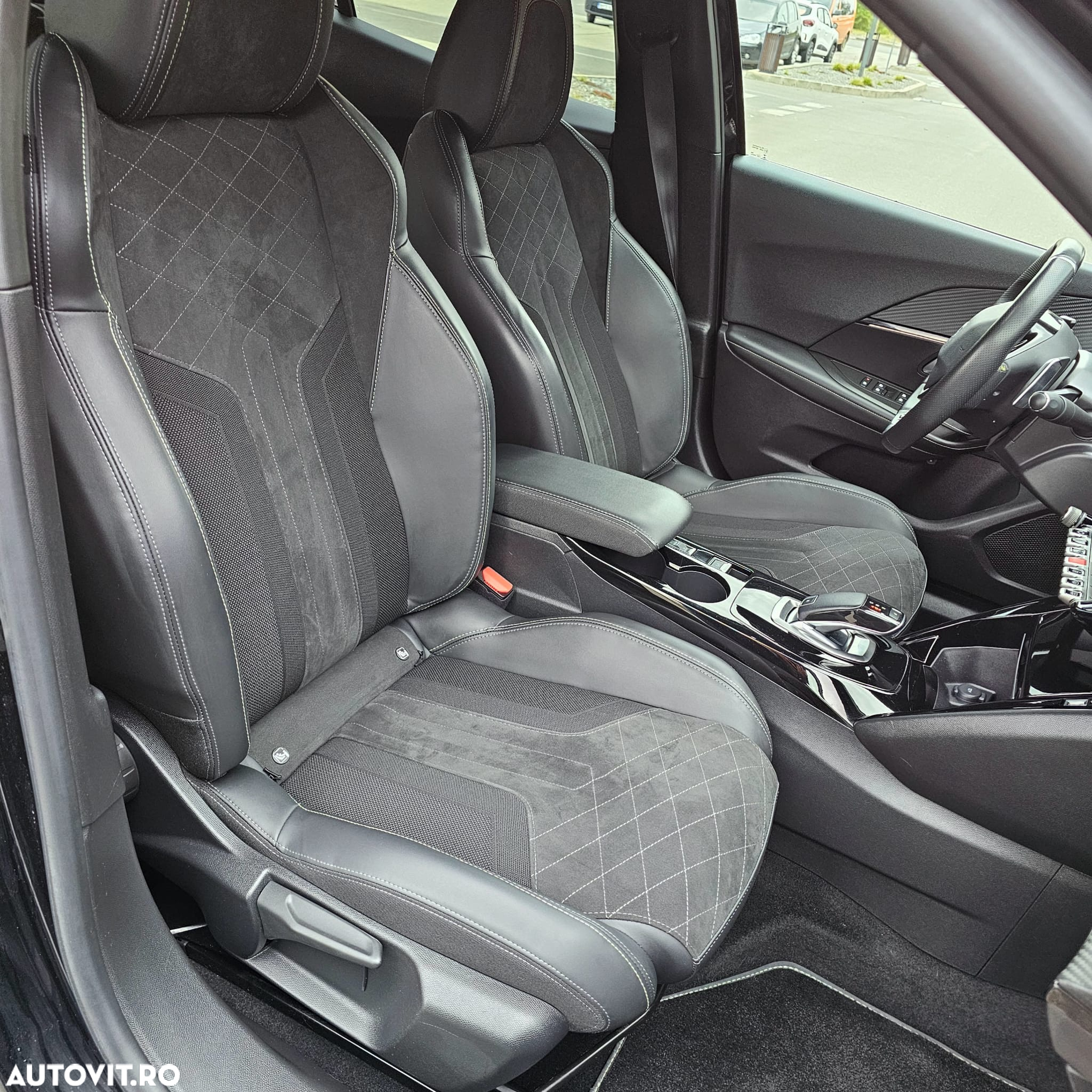 Peugeot 2008 BlueHDi 130 EAT8 GT Pack - 17
