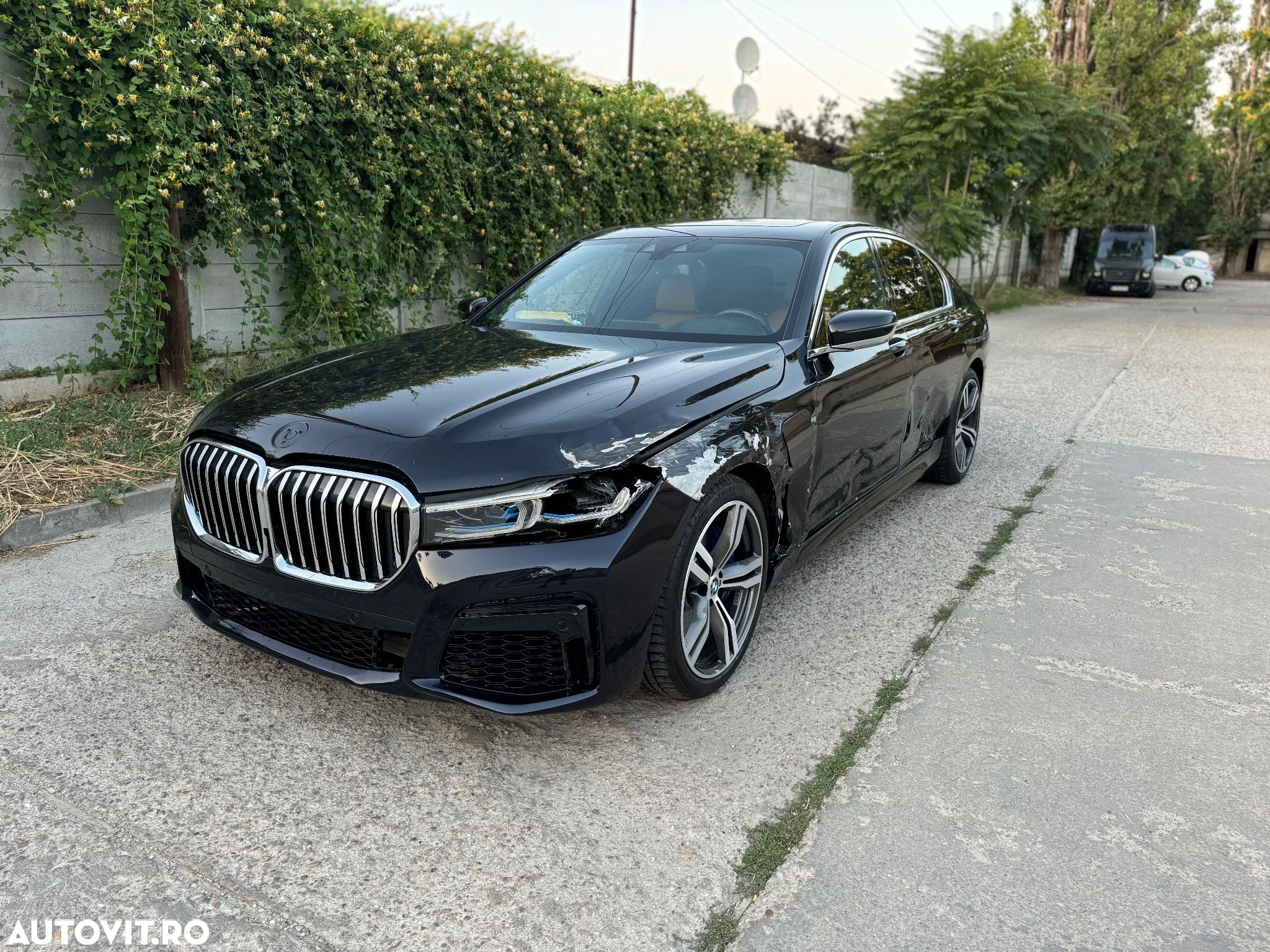 BMW Seria 7 740e iPerformance - 1