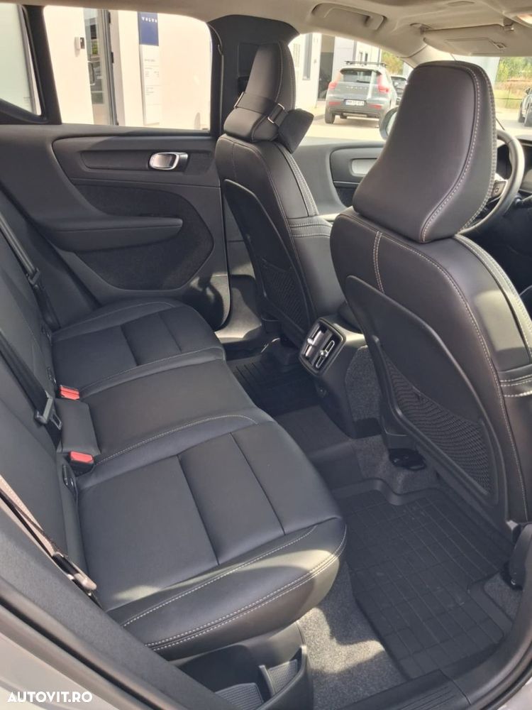 Volvo XC 40 B4 AT FWD MHEV Plus Dark - 13