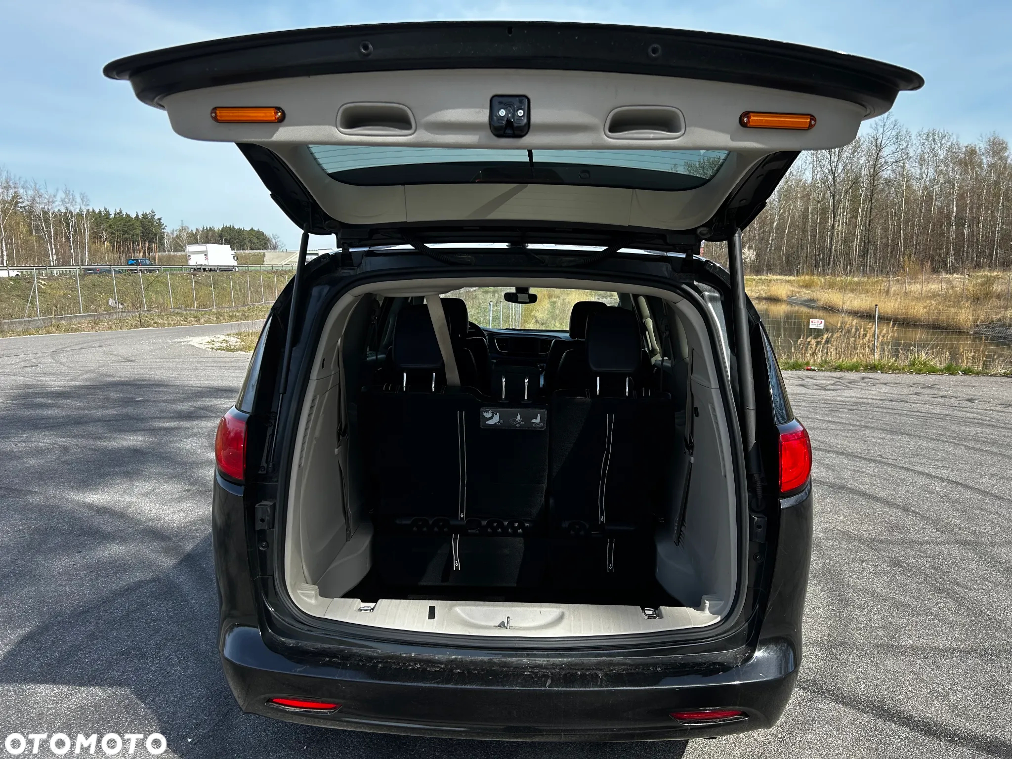 Chrysler Pacifica - 16