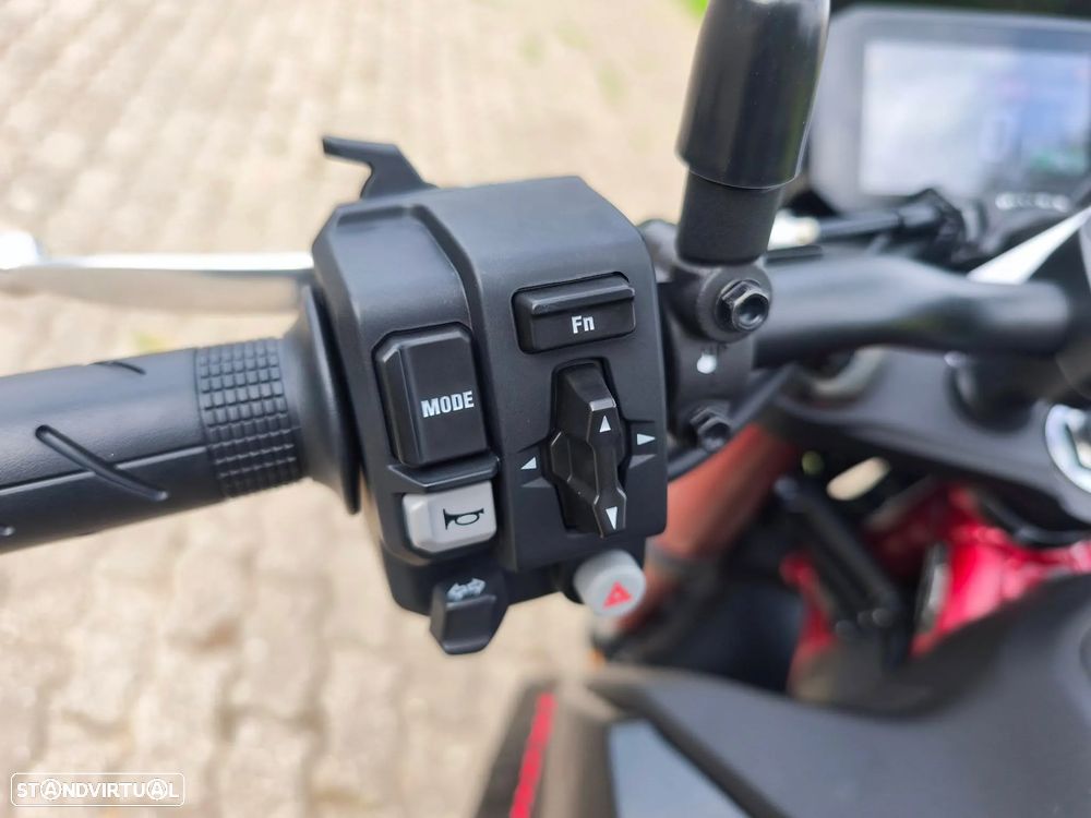 Honda Hornet 750 quickshift - 4