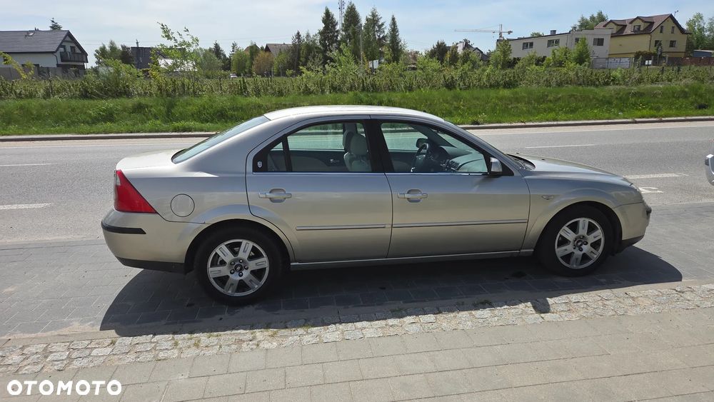 Ford Mondeo 2.0 Ambiente - 6