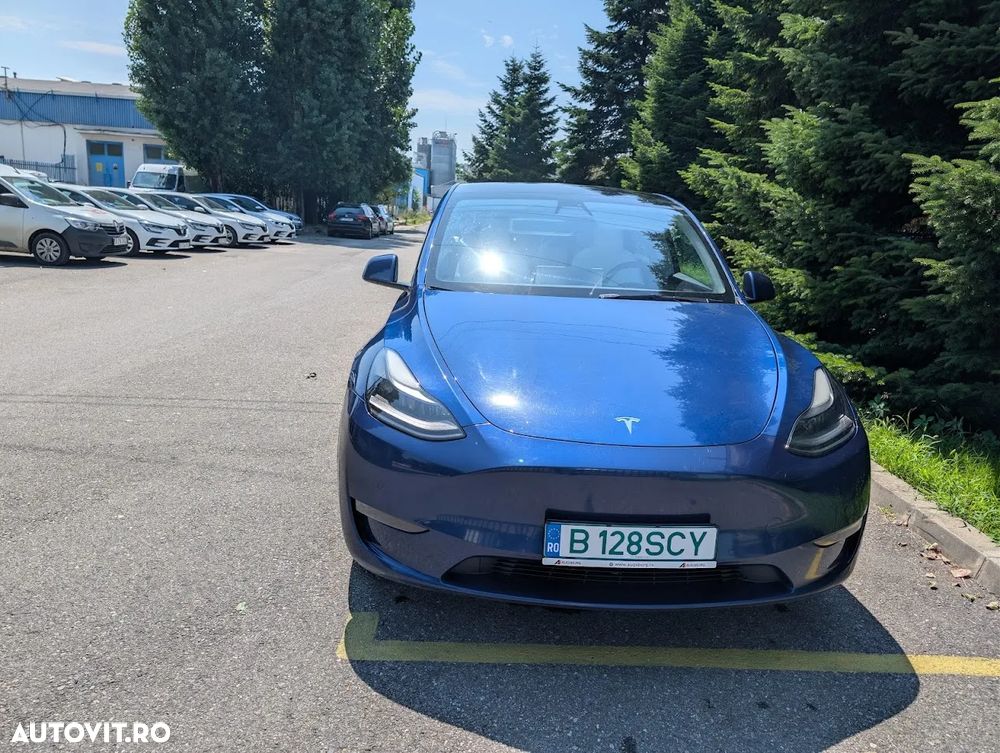Tesla Model Y - 3