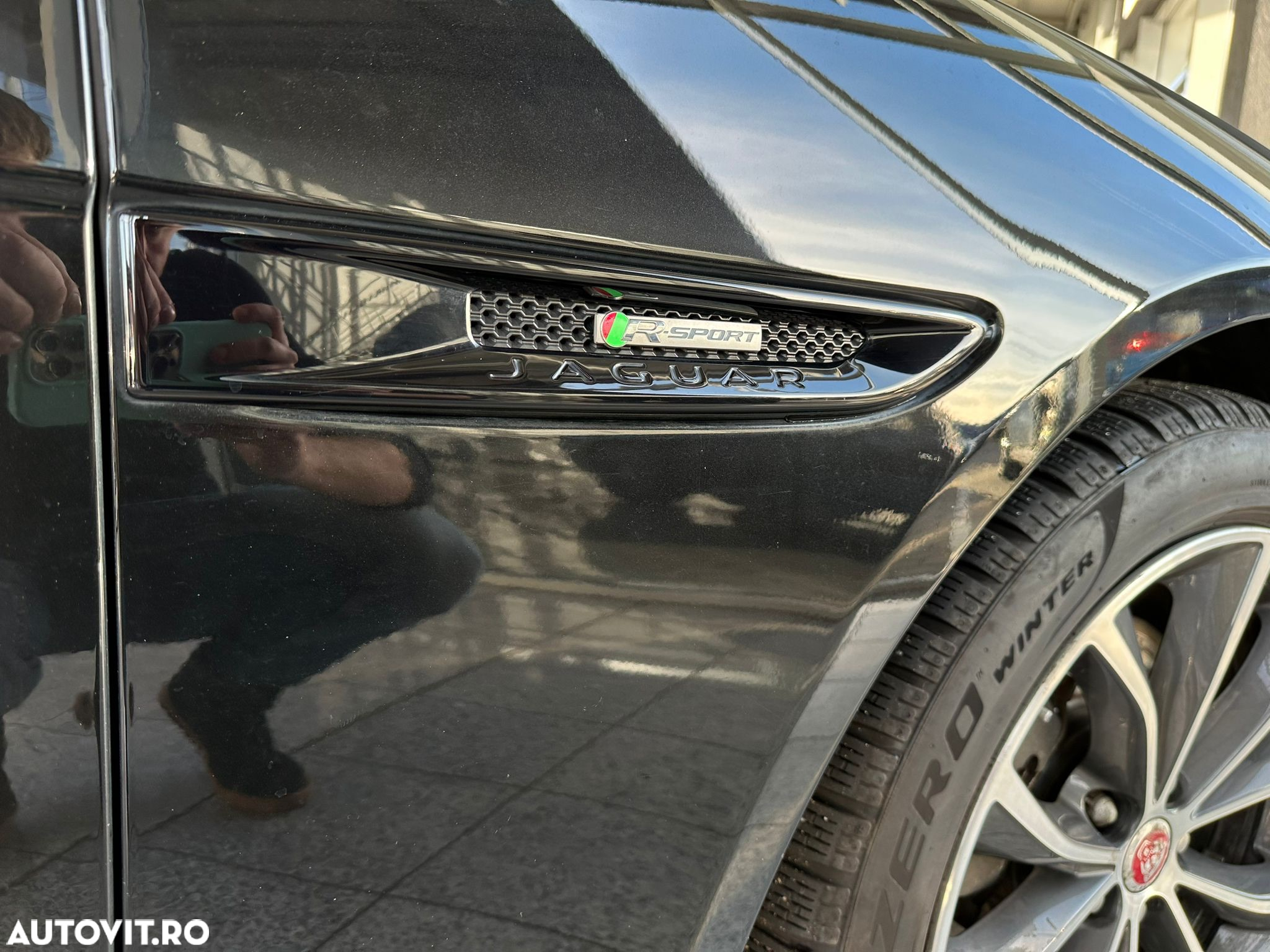Jaguar XF 20d RWD R-Sport - 8