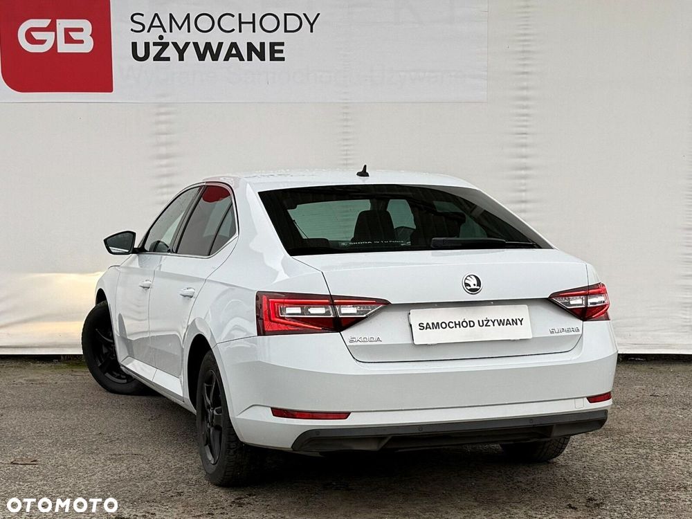 Skoda Superb 2.0 TDI SCR Style DSG - 9