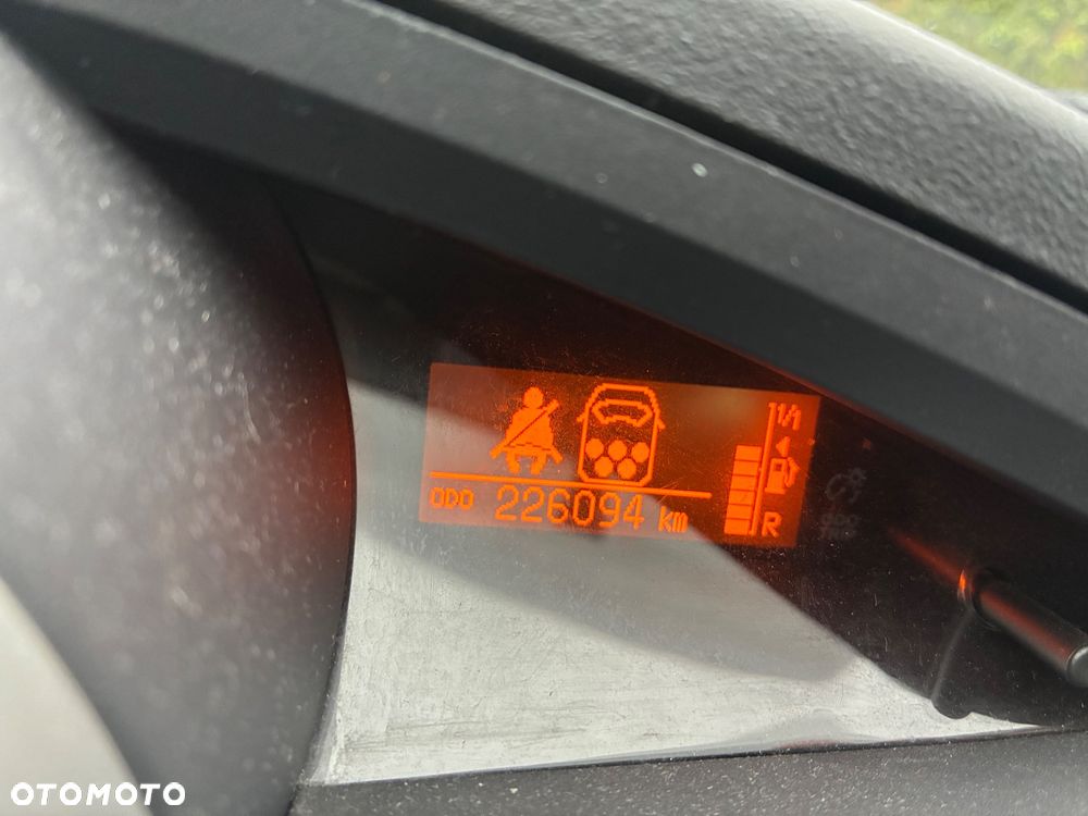 Toyota Verso 1.8 Premium 7os - 9