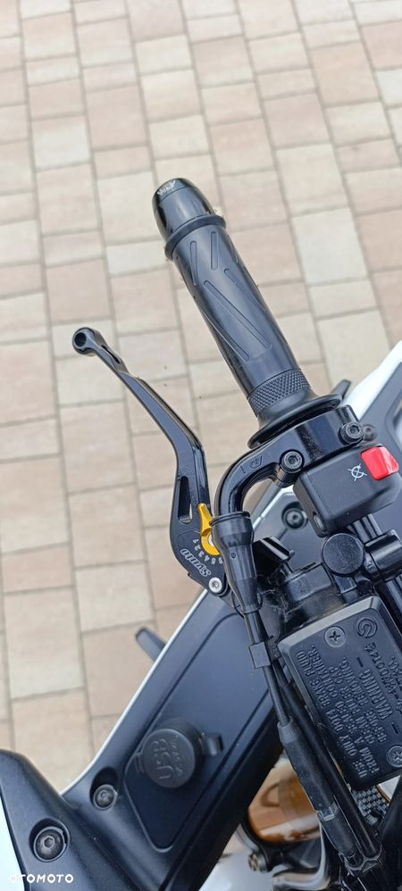 Yamaha FZ8 - 11