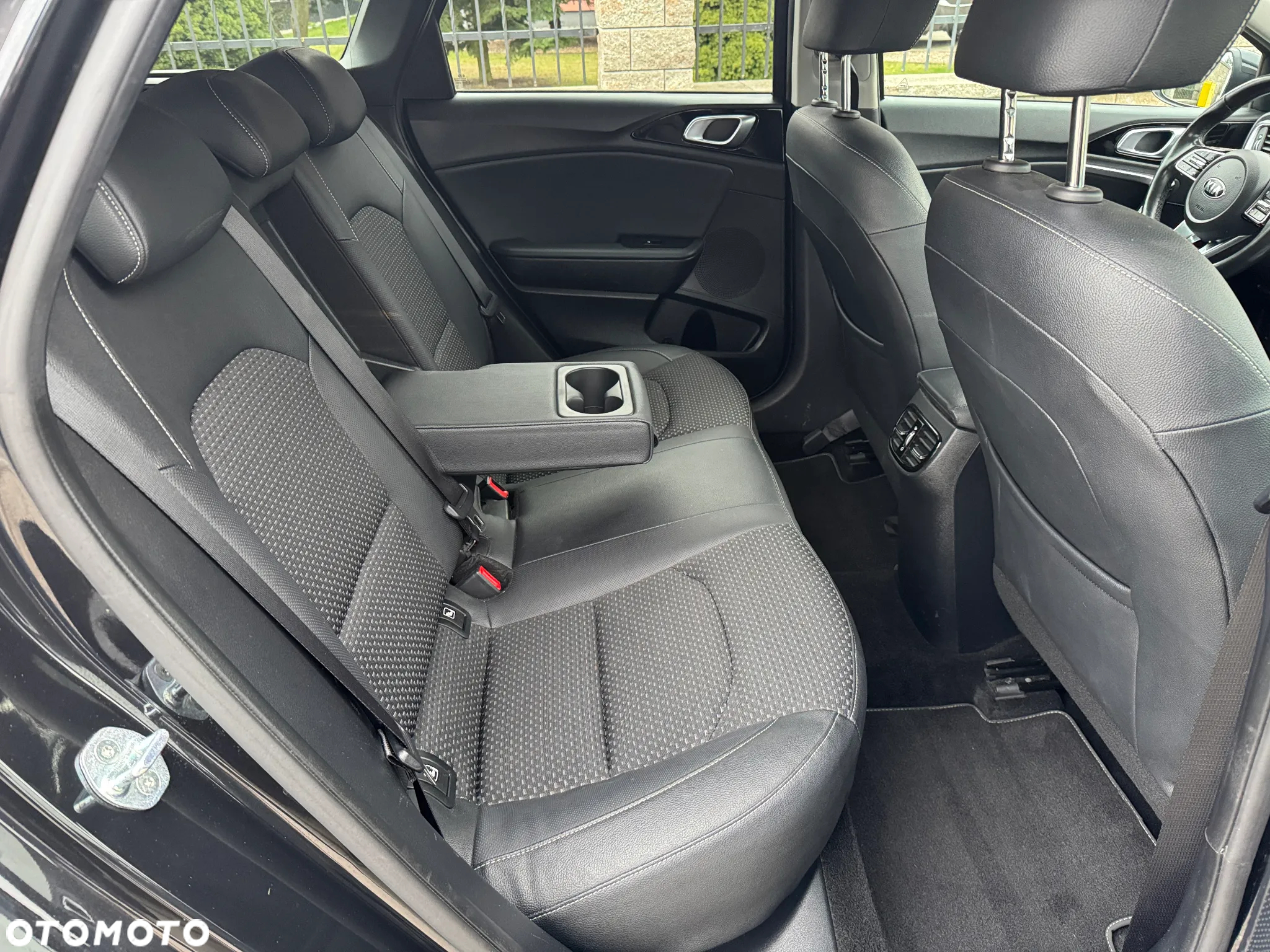 Kia Ceed 1.6 CRDi Eco-Dynamics+ (48V Mild-Hybrid) DCT7 Vision - 32