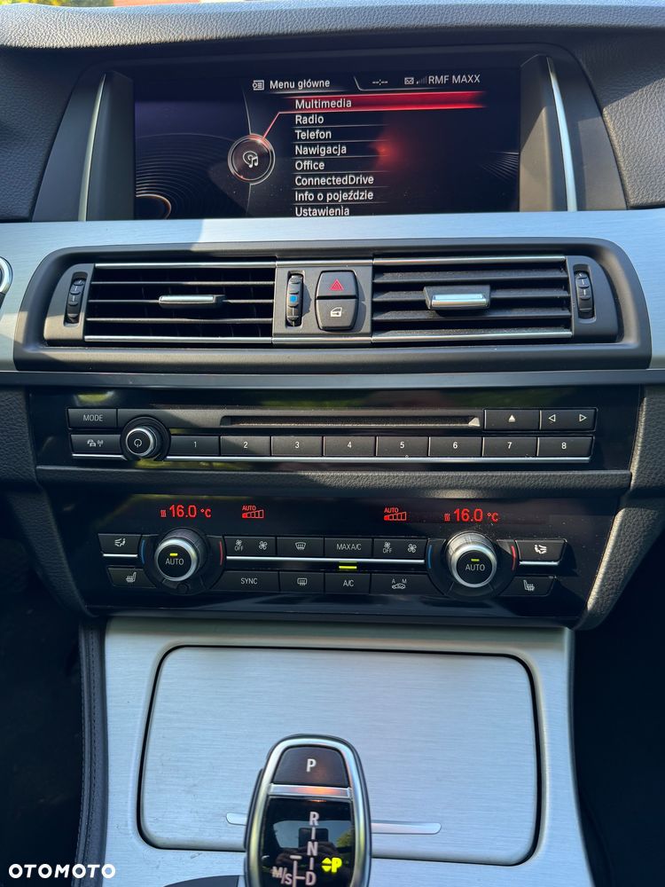 BMW Seria 5 528i xDrive Sport-Aut - 29