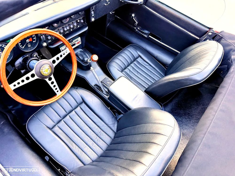 Jaguar E-Type - 18