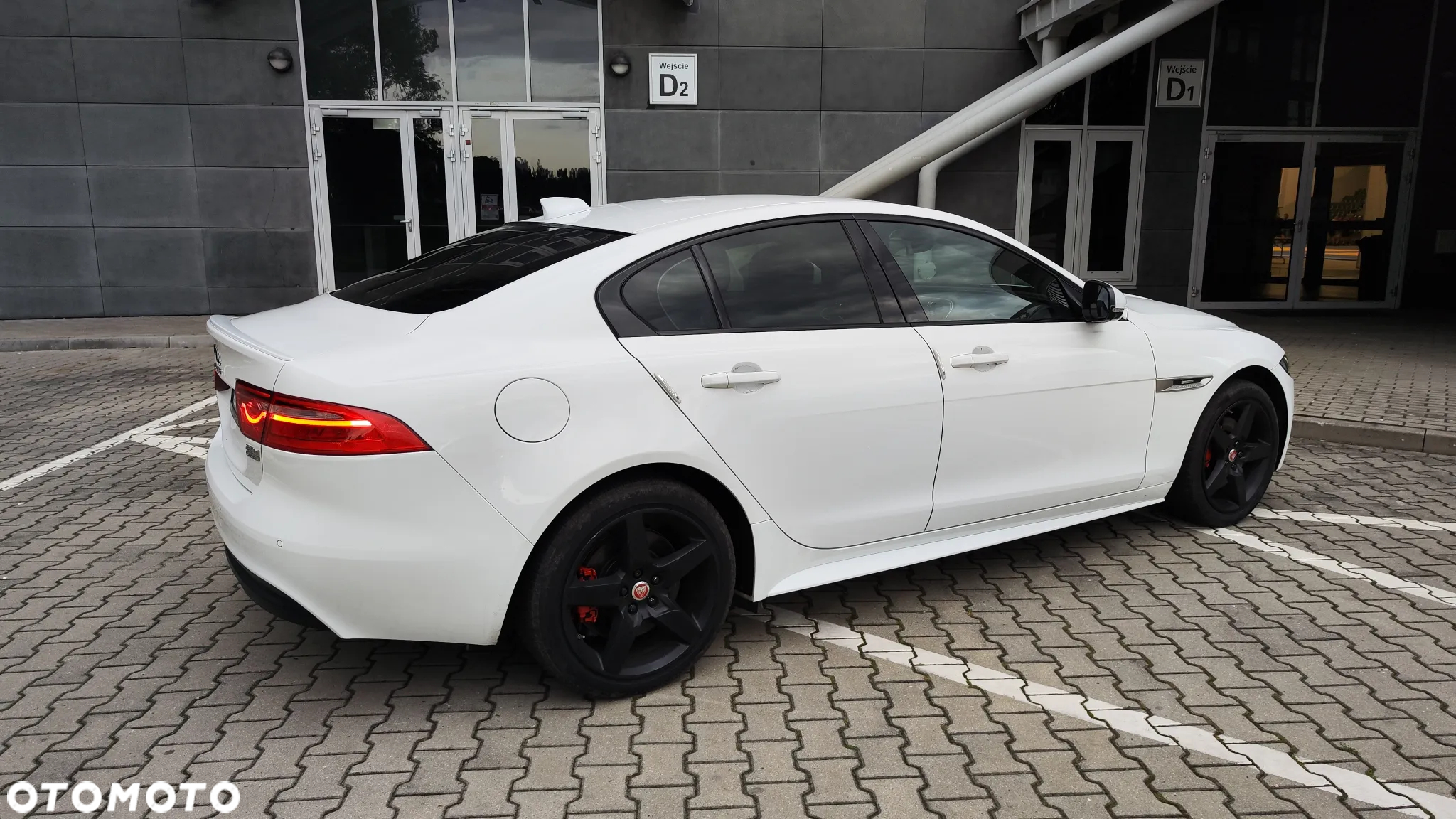 Jaguar XE 20d AWD R-Sport - 16