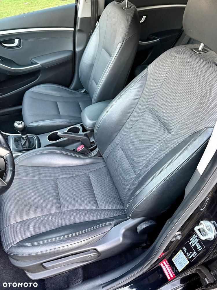 Hyundai i30 blue 1.6 CRDi Passion - 16