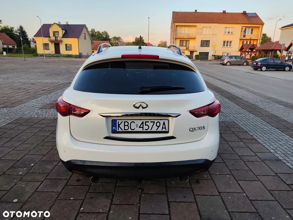 Infiniti Q70 3.0d S - 9