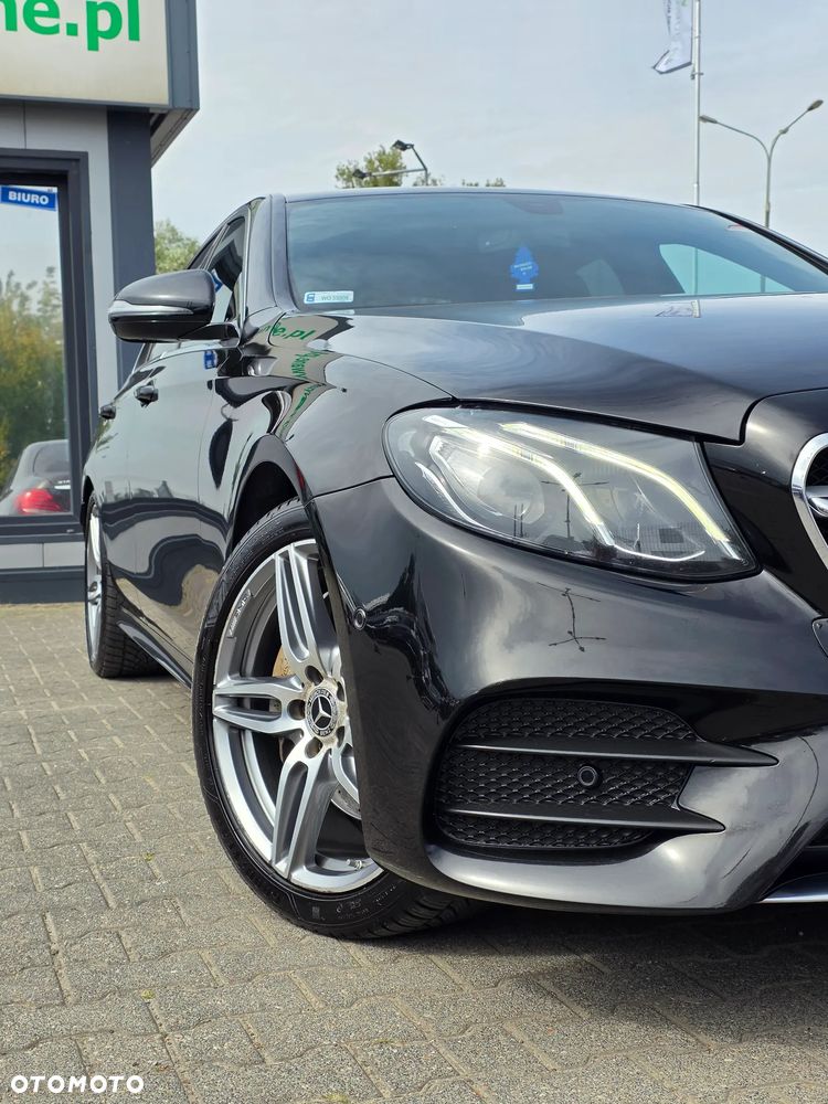 Mercedes-Benz Klasa E 200 4Matic 9G-TRONIC AMG Line - 4