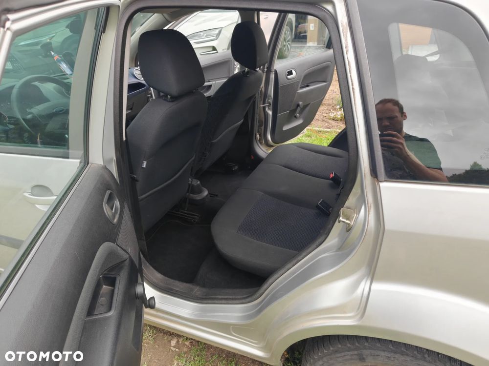 Ford Fiesta - 22