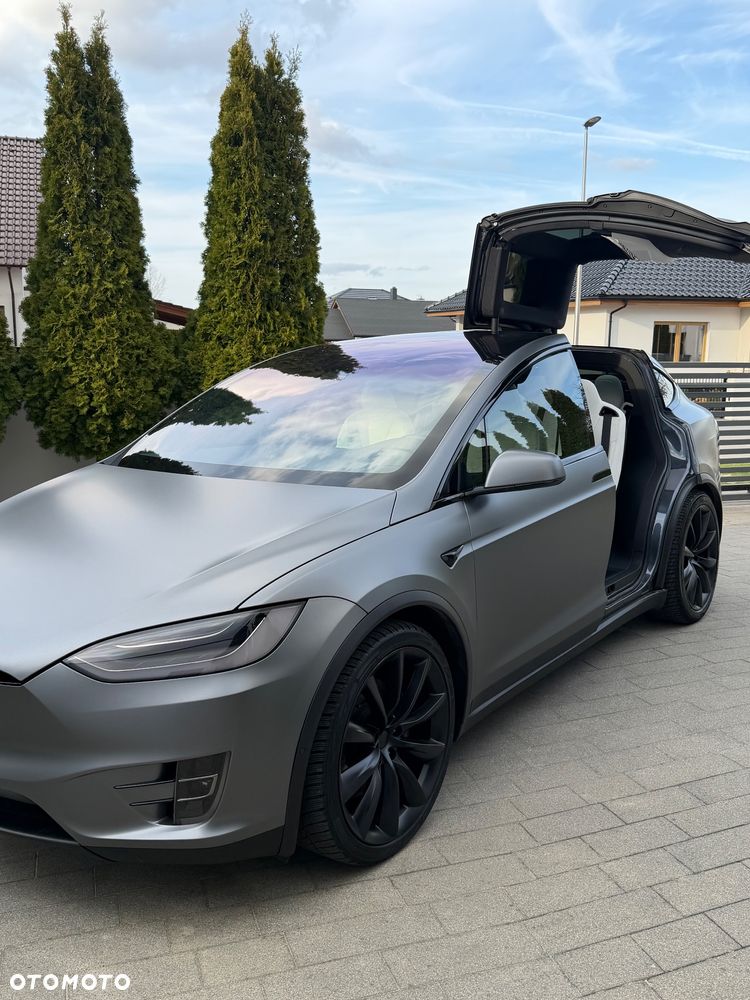 Tesla Model X - 14