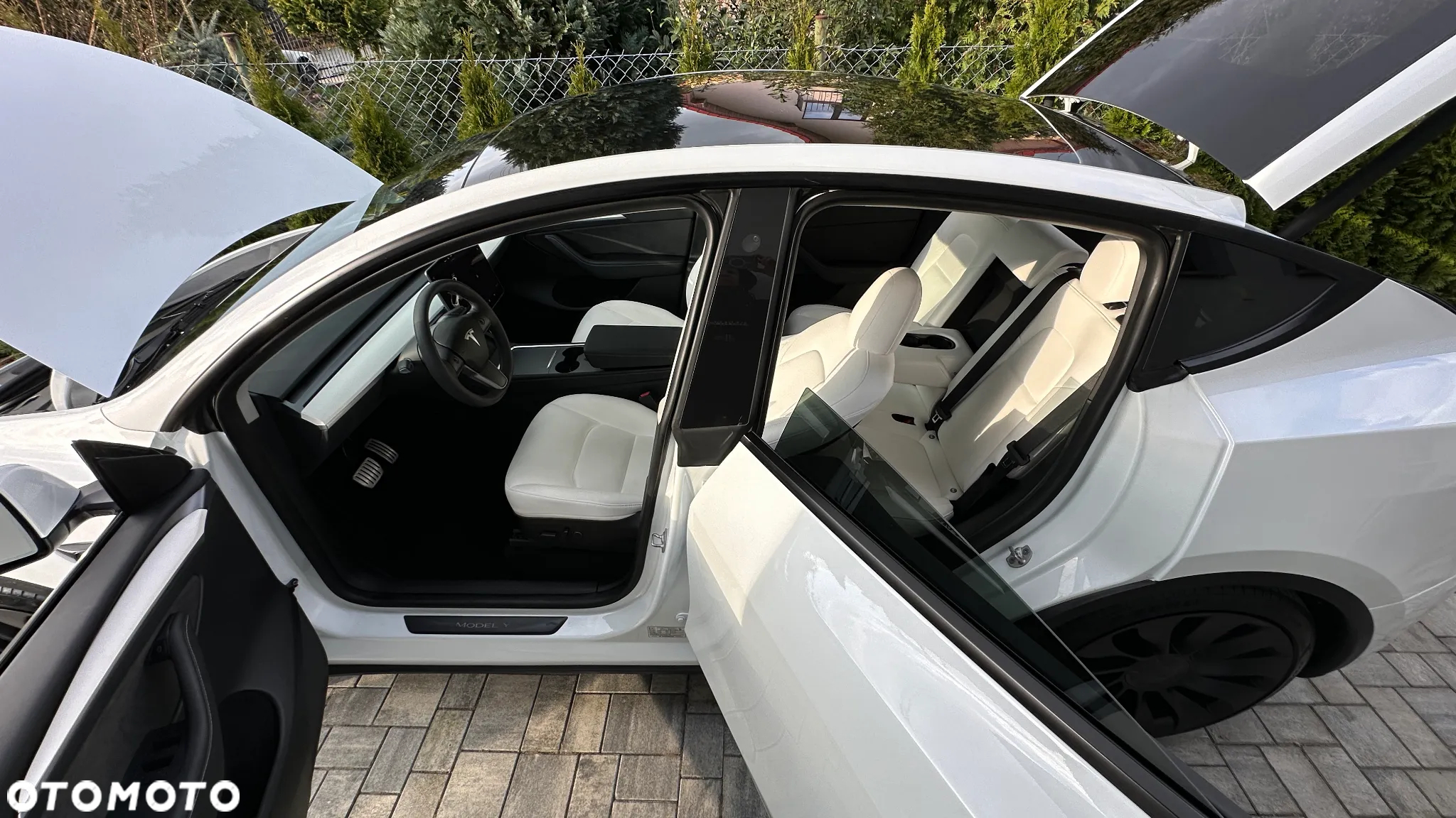 Tesla Y Model Performance Dual Motor AWD - 28