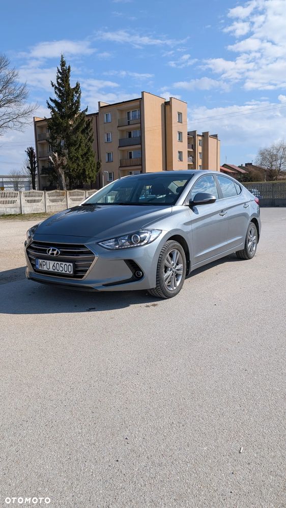 Hyundai Elantra - 1