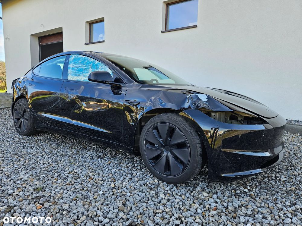 Tesla Model 3 - 1