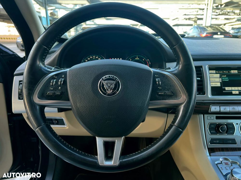 Jaguar XF 2.2D Luxury - 17