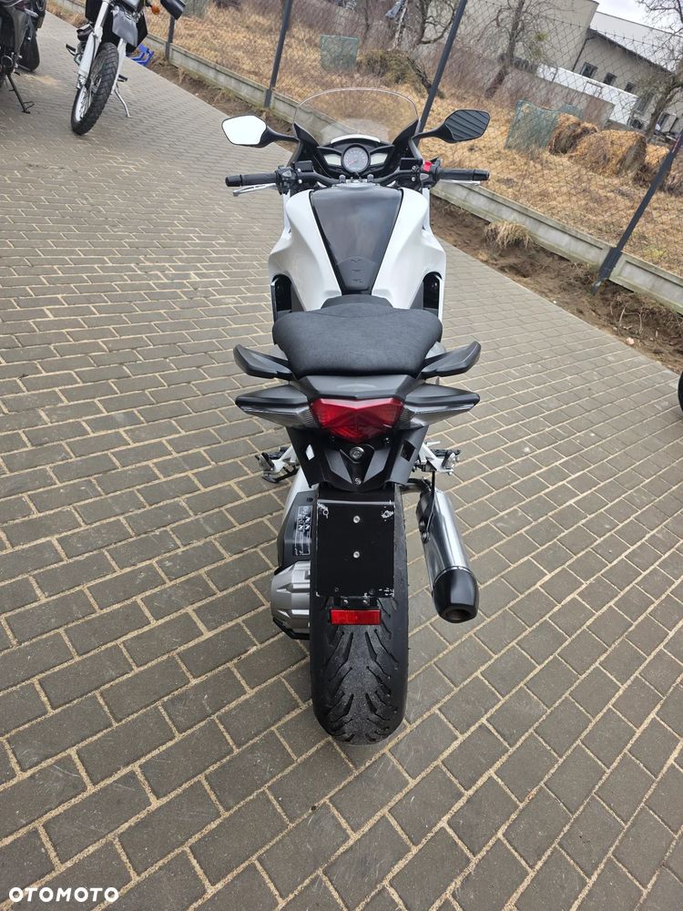 Honda VFR - 25