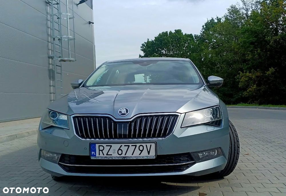 Skoda Superb 2.0 TDI Style DSG - 2