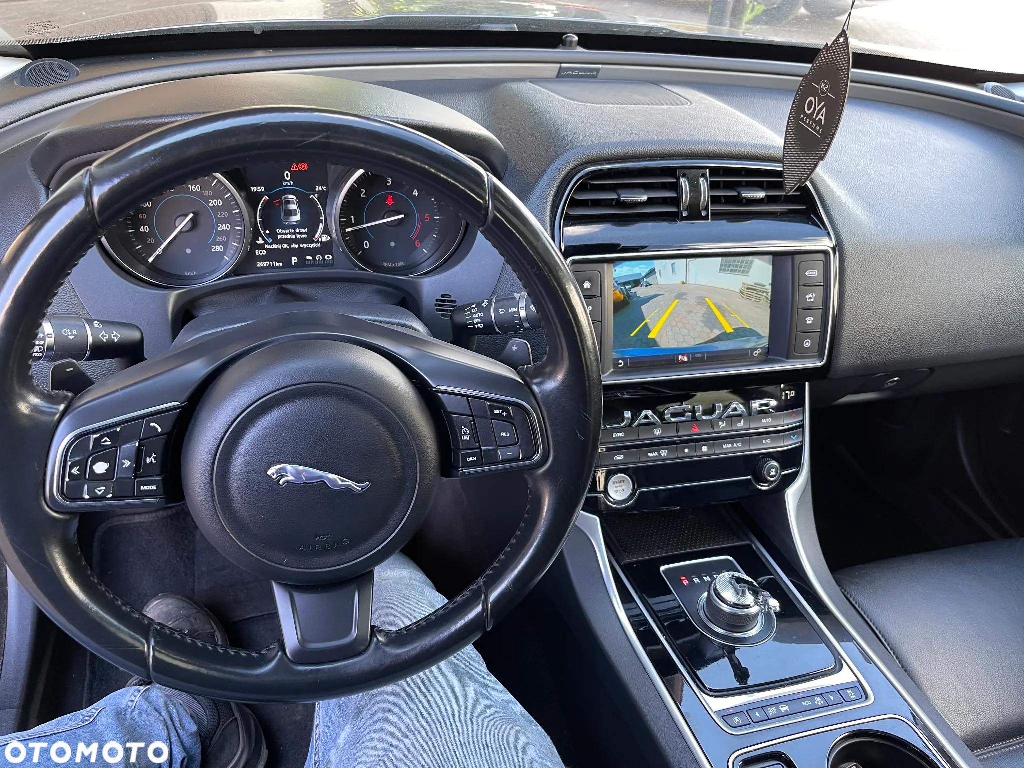 Jaguar XE 2.0 D Prestige - 10