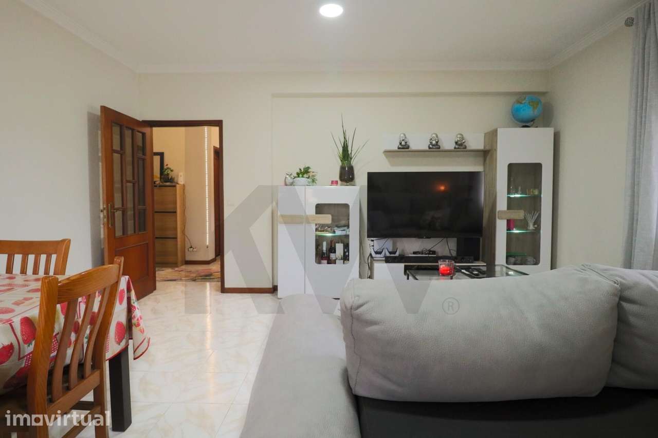 Apartamento T2 com Terraço Privativo e Garagem – Pedroso, Vila Nova de - Grande imagem: 5/19