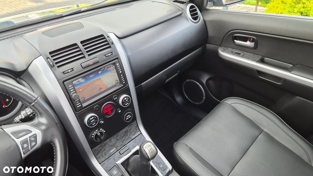 Suzuki Grand Vitara 1.9 DDiS Premium EU5 - 11