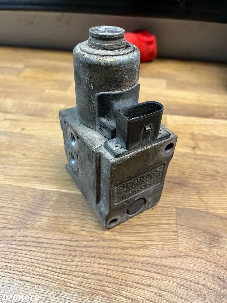 Zawór sterowania turbosprężarki Mercedes Actros MP4 A0001531559 - 2