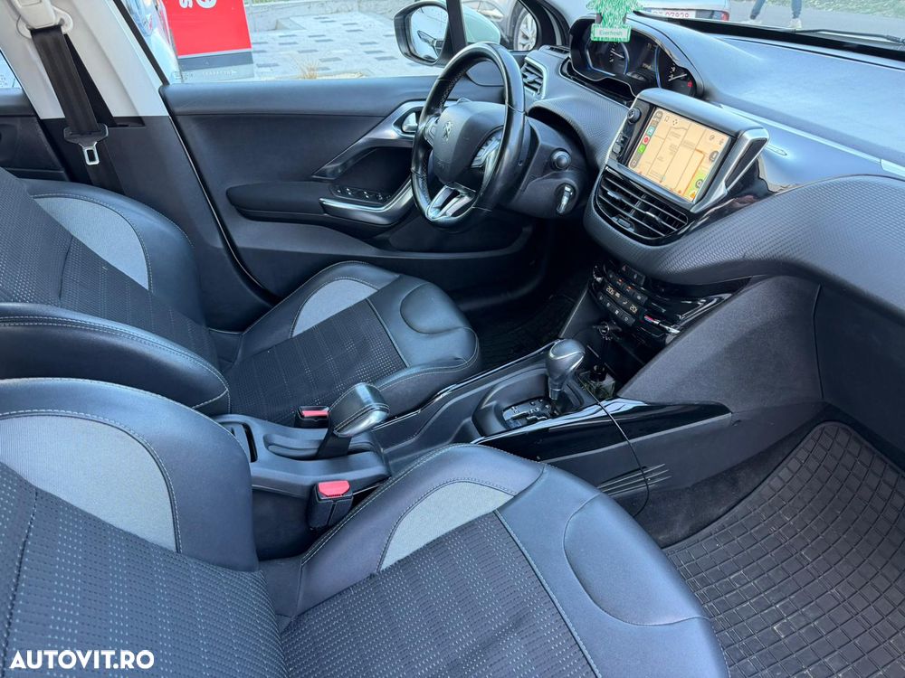 Peugeot 2008 1.2 PureTech Turbo EAT6 S&S Allure - 40