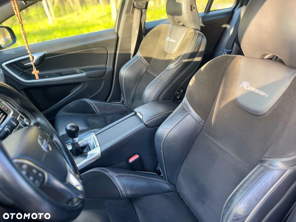 Volvo V60 D3 R-Design - 26