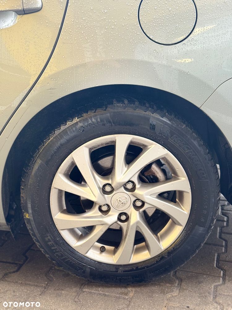 Toyota Auris Hybrid 135 Comfort - 25