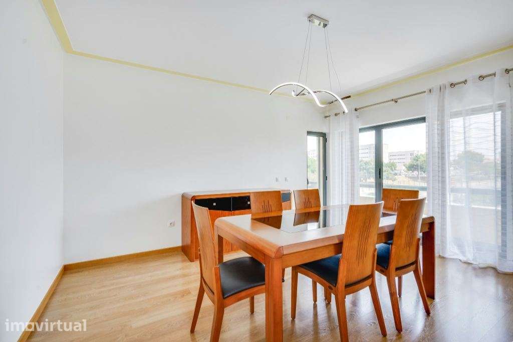 T4 de Luxo remodelado com 225 m², 2 Parqueamentos e Excelente Local... - Grande imagem: 4/24