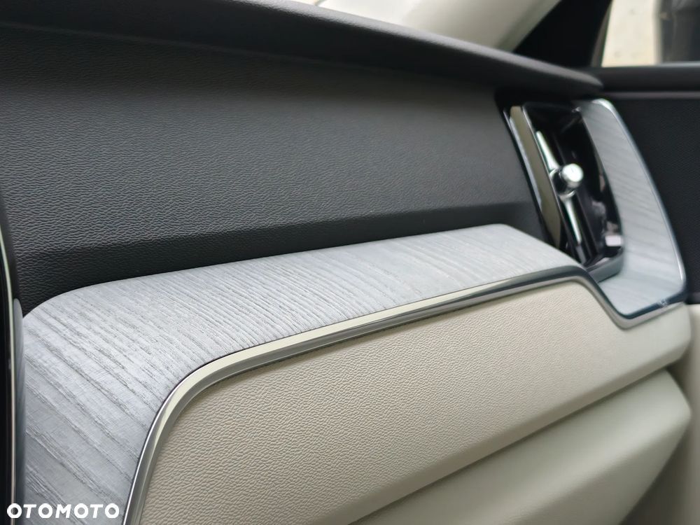 Volvo XC 60 B4 D AWD Plus Bright - 29