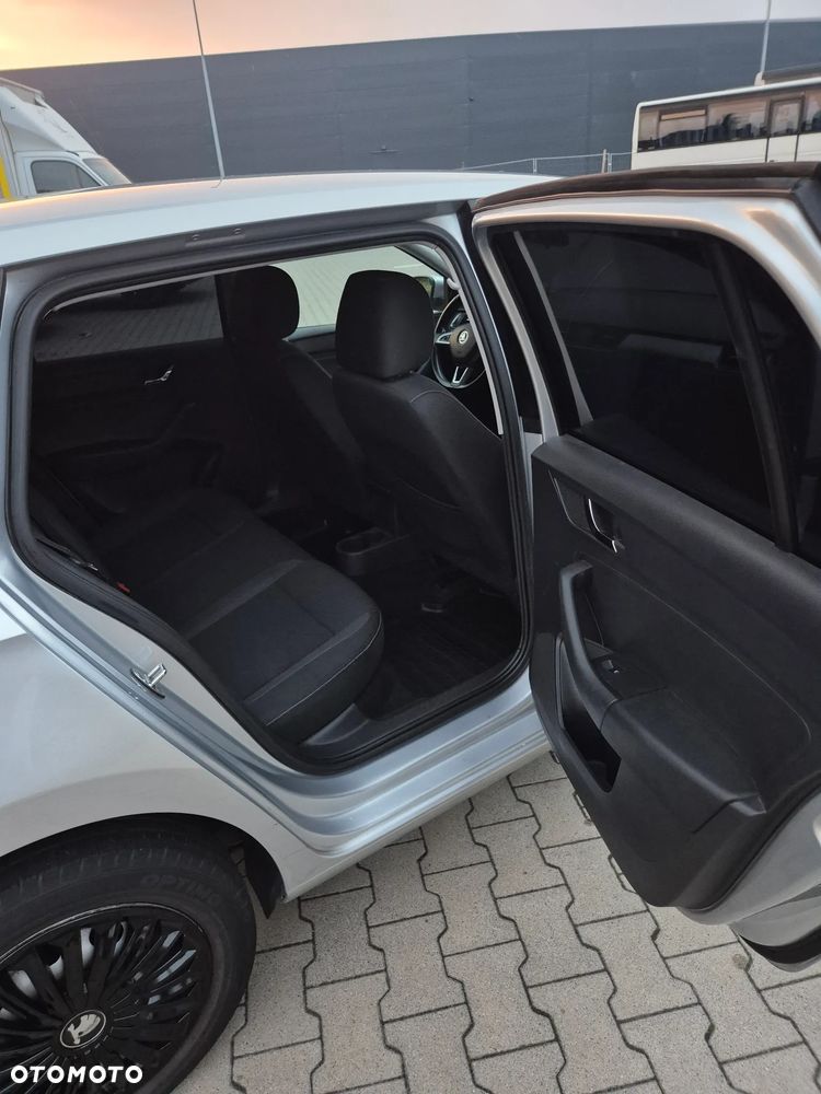 Skoda RAPID 1.2 TSI Edition - 9