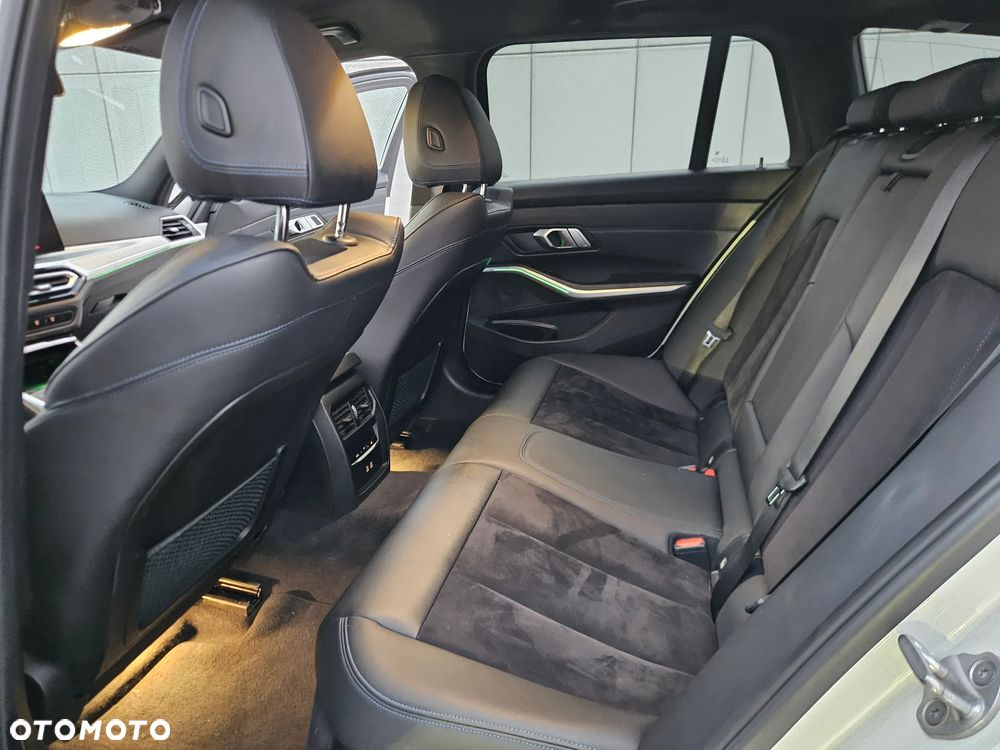 BMW Seria 3 320d xDrive MHEV M Sport sport - 29