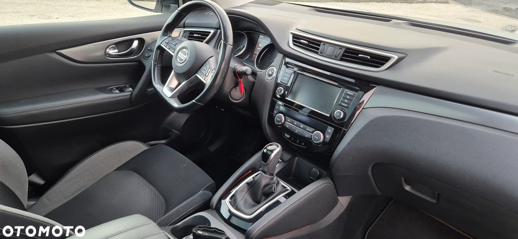 Nissan Qashqai 1.3 DIG-T N-Connecta DCT - 22