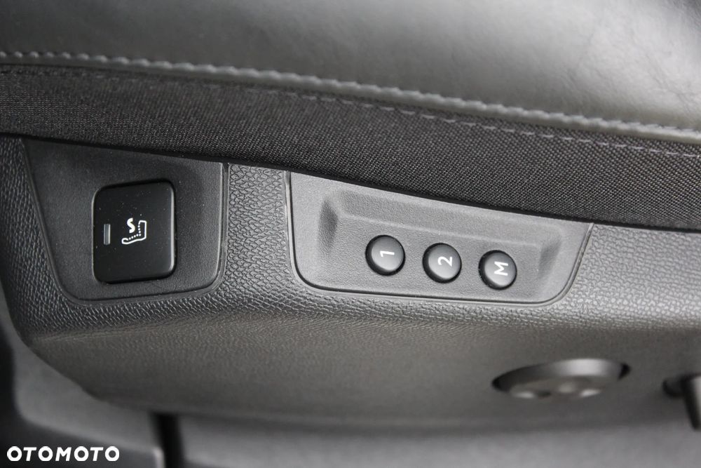 Peugeot 3008 Hybrid4 300 e-EAT8 GT - 35