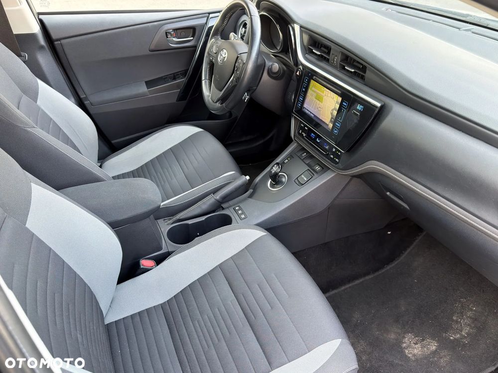 Toyota Auris - 12