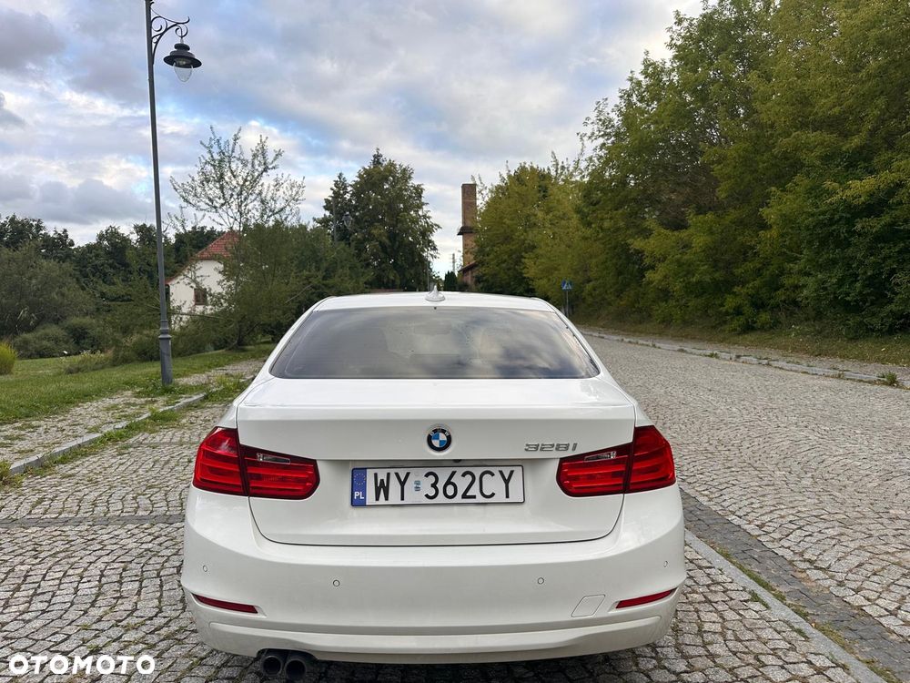 BMW Seria 3 328i Sport Line - 7