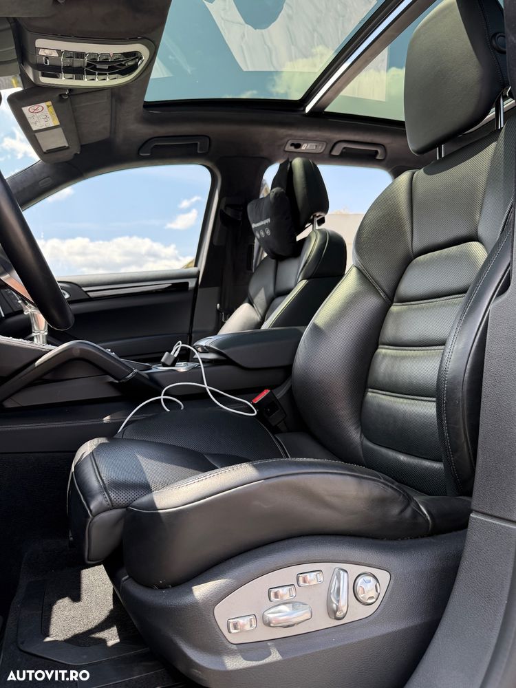 Porsche Cayenne 4.2 L S - 16