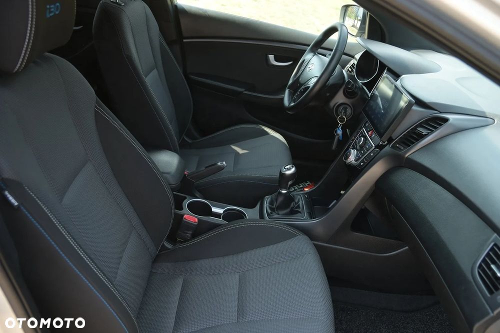 Hyundai i30 blue 1.6 GDI Passion - 20