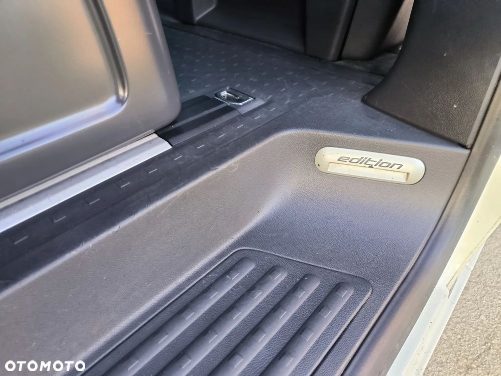 Volkswagen Multivan - 31