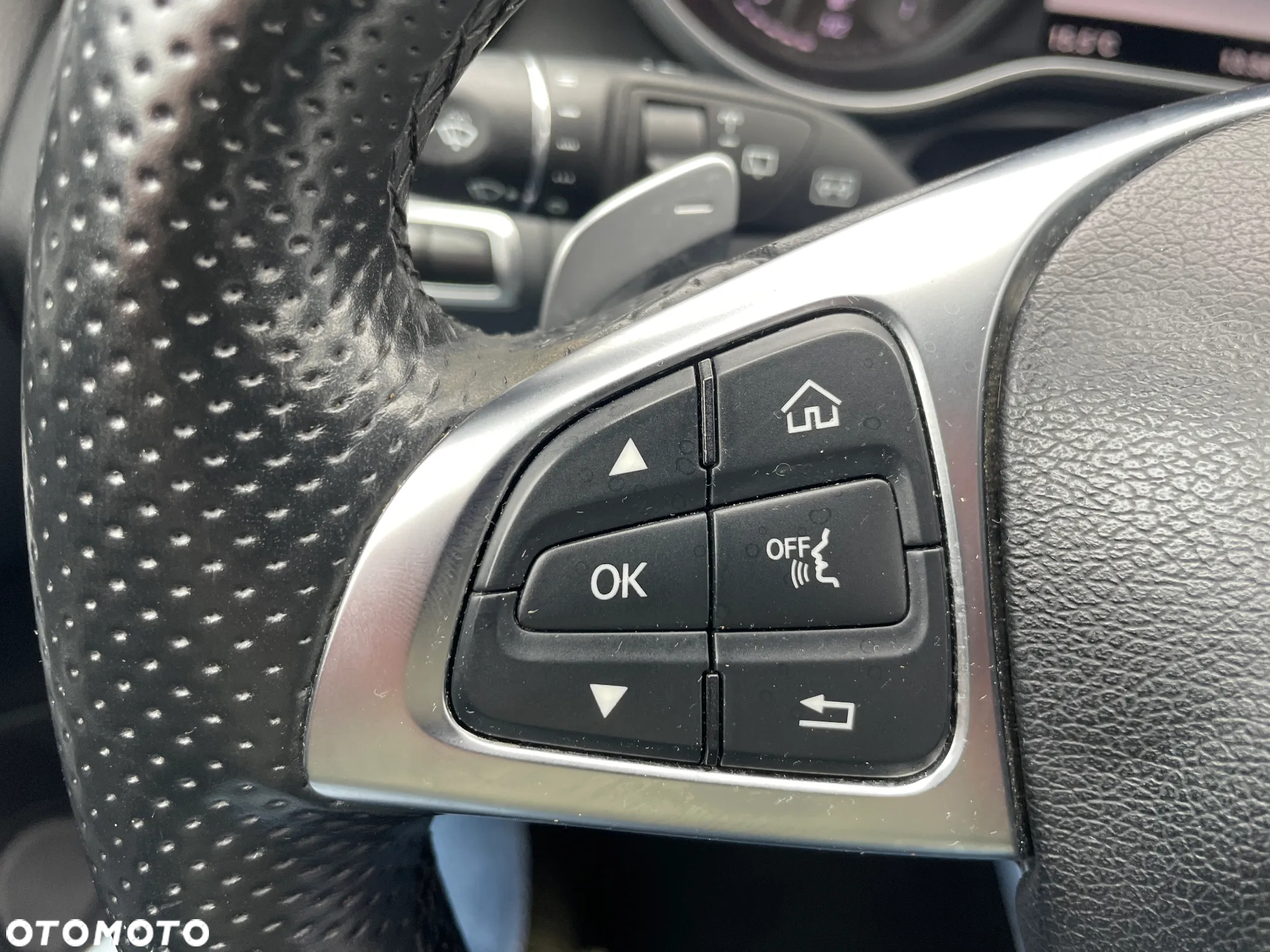 Mercedes-Benz Klasa C 400 4Matic T 7G-TRONIC AMG Line - 19